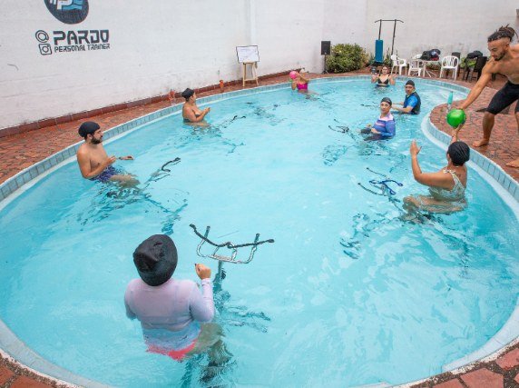 Clase en la piscina de Pardo's Poolbikes