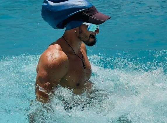 Entrenamiento con salpicaduras en el agua