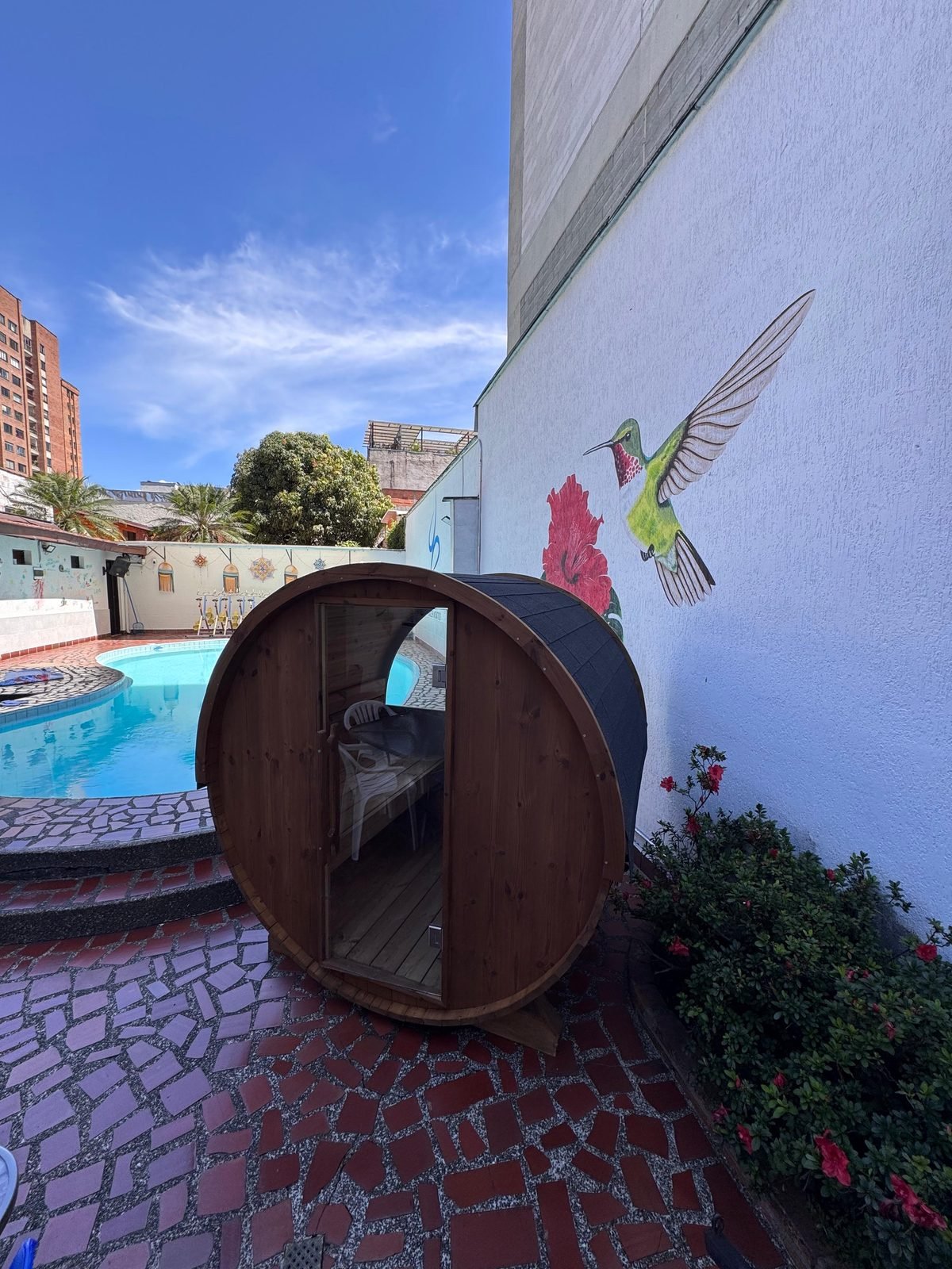 Sauna de barril junto a la piscina de Pardo's Poolbikes
